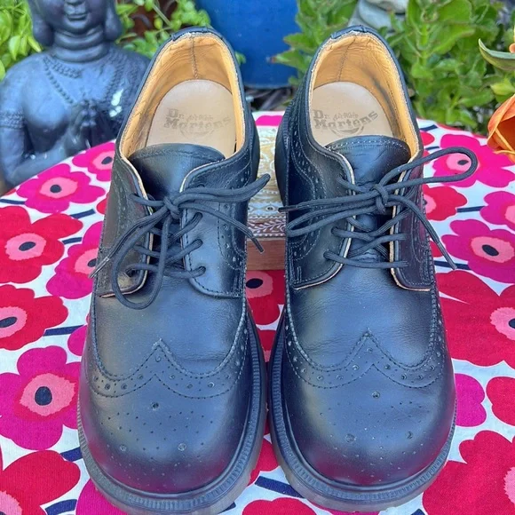 🏴󠁧󠁢󠁥󠁮󠁧󠁿 Vintage Dr. Martens Platform MIE Brogue Black Wingtip Oxfords UK 7